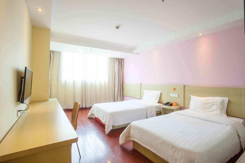 7Days Premium Luoyang Peony Square Branch Hotel Room photo