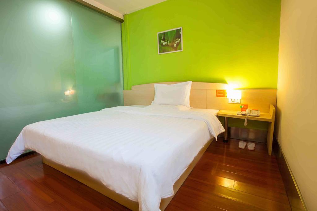 7Days Premium Luoyang Peony Square Branch Hotel Room photo