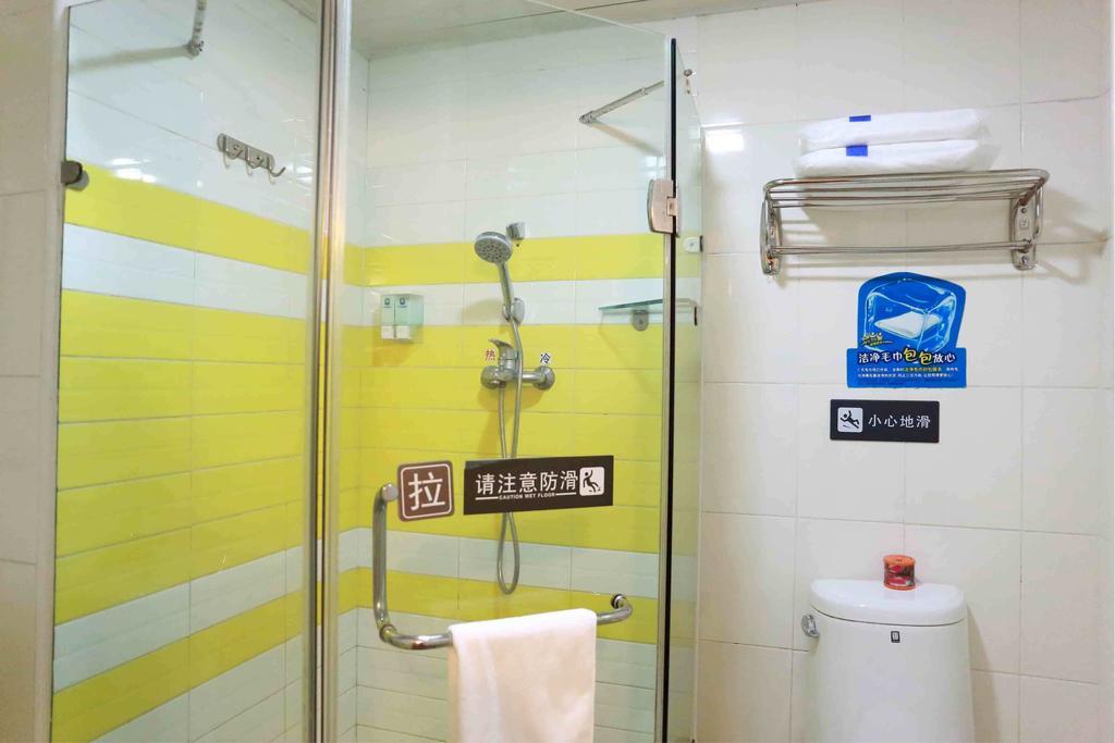 7Days Premium Luoyang Peony Square Branch Hotel Room photo